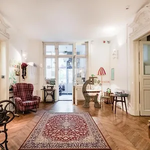 Baroque Hostel&coworking Hostel